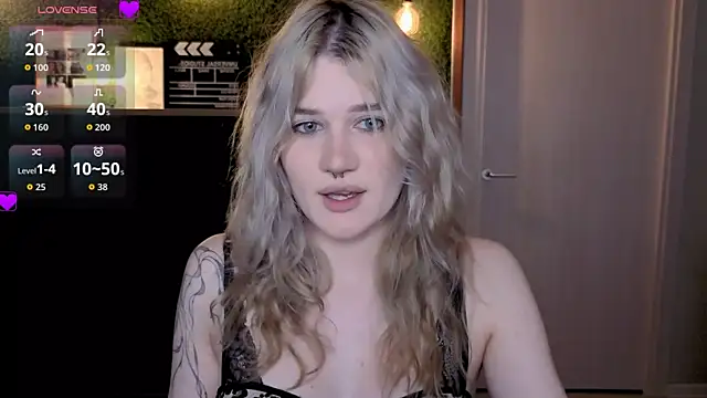 Snapshot of eshleeygreen chatting on 10, 7, 2026 eshleeygreen online show from 10, 7, 2026