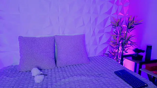  ViolletteNoir  online show from 13, 11, 2025