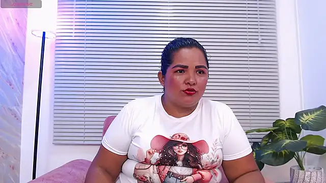 Lunaa Milf online show from 11, 11, 2025