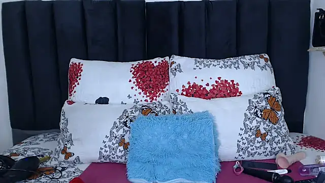 Snapshot of Miss-Berries chatting on 5, 6, 2026 Miss-Berries online show from 5, 6, 2026