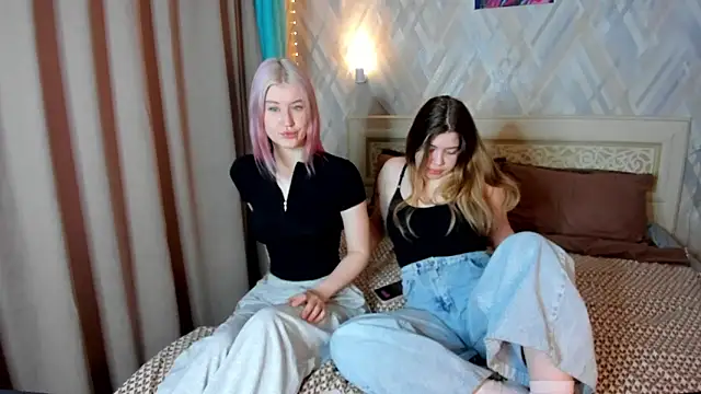 Snapshot of Lory_Reed chatting on 7, 11, 2025 Lory Reed online show from 7, 11, 2025