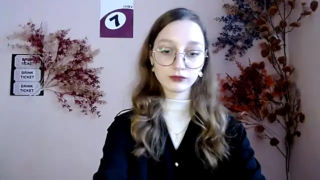 Snapshot of Curlyyy_Girl chatting on 13, 11, 2025 Curlyyy Girl online show from 13, 11, 2025