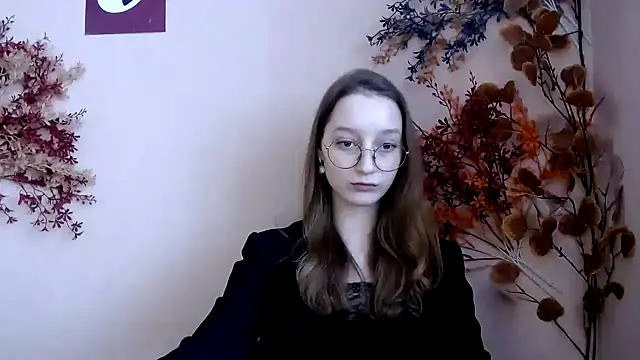 Snapshot of Curlyyy_Girl chatting on 14, 11, 2025 Curlyyy Girl online show from 14, 11, 2025