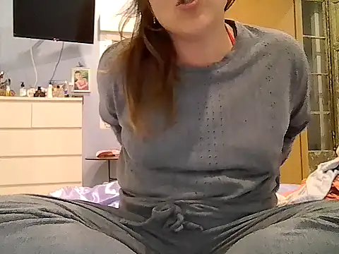 Snapshot of Domiqueen chatting on 6, 11, 2025 Domiqueen online show from 6, 11, 2025