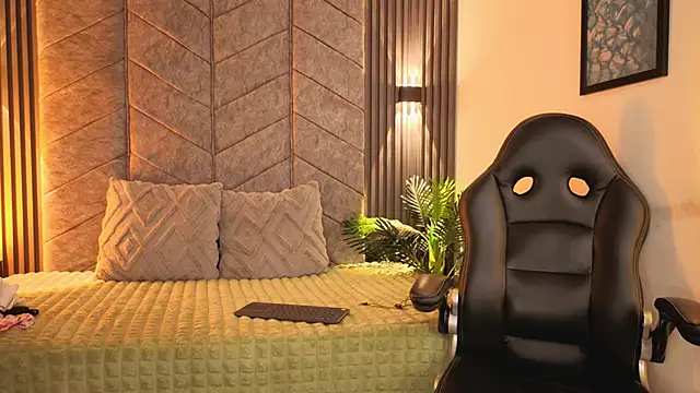 AuroraLanee  online show from 12, 11, 2025