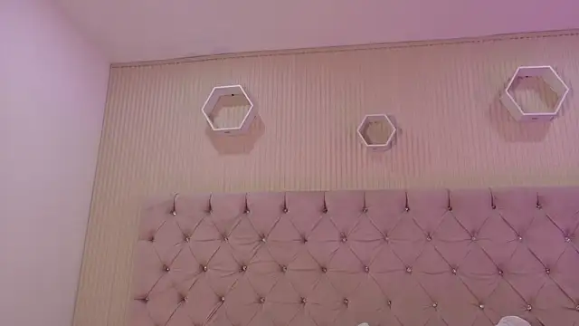 Snapshot of ZarinaWynne chatting on 17, 7, 2026 ZarinaWynne online show from 17, 7, 2026