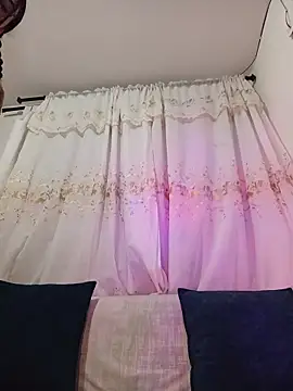 Scarlett Greys online show from 3, 12, 2025