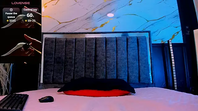 emma bloom  online show from 23, 11, 2025