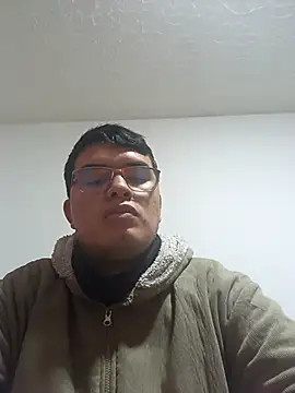 Logan Chloe online show from 3, 12, 2025