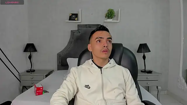 NicoKingg  online show from 3, 12, 2025