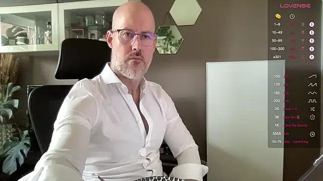 Snapshot of the_new_fit_rubinho chatting on 7, 5, 2026 the new fit rubinho online show from 7, 5, 2026