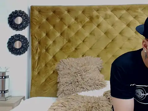 ZaraAndLuar online show from 12, 11, 2025