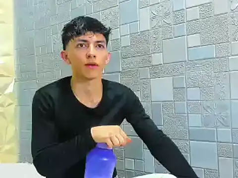 ElanGiraldo online show from 11, 11, 2025