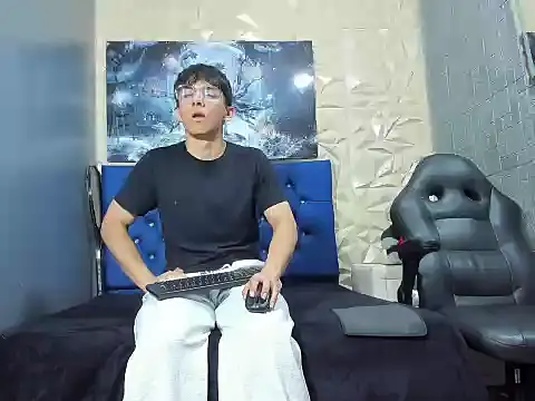 ElanGiraldo online show from 3, 3, 2026