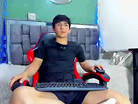 ElanGiraldo online show from 7, 4, 2026