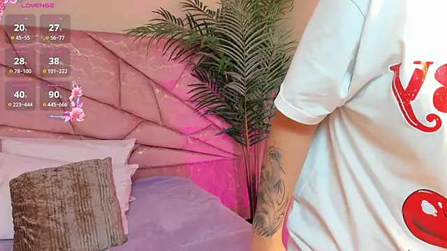  Naomi Fox  online show from 7, 1, 2026