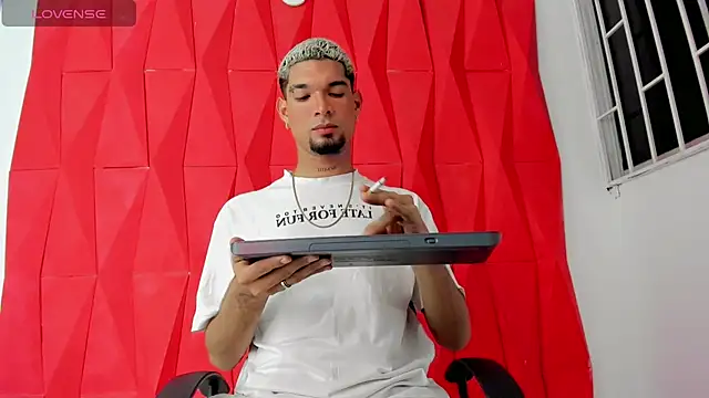 Carlitos sexy online show from 12, 11, 2025