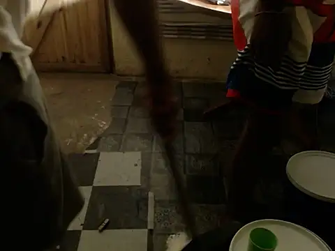 Snapshot of HUGEYOUNGBBC chatting on 10, 11, 2025 HUGEYOUNGBBC online show from 10, 11, 2025