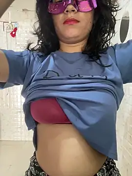 Snapshot of Red_Queen_11 chatting on 16, 11, 2025 Red Queen 11 online show from 16, 11, 2025