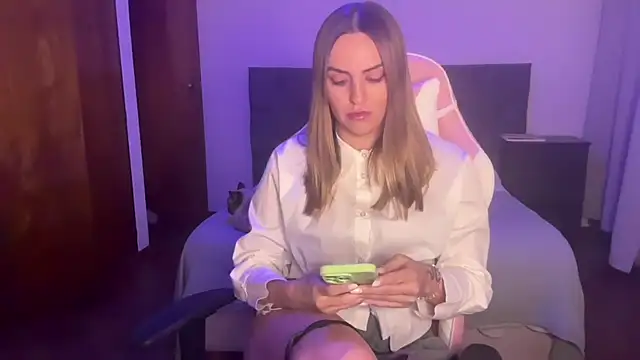 MiaGlows online show from 25, 11, 2025