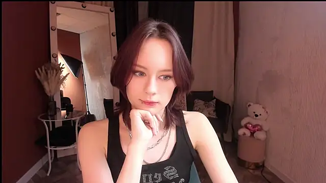 Annie Way online show from 3, 12, 2025