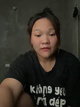 Snapshot of m-mbae chatting on 7, 5, 2026 m-mbae online show from 7, 5, 2026