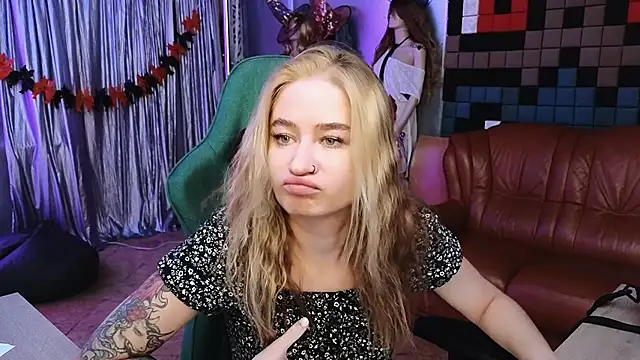 LeilaUvrays online show from 10, 11, 2025