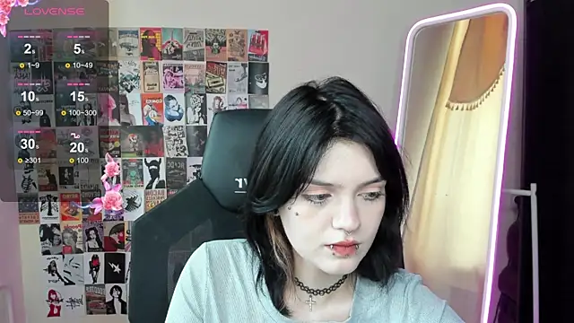 Snapshot of EmmaDarkk chatting on 13, 11, 2025 EmmaDarkk online show from 13, 11, 2025