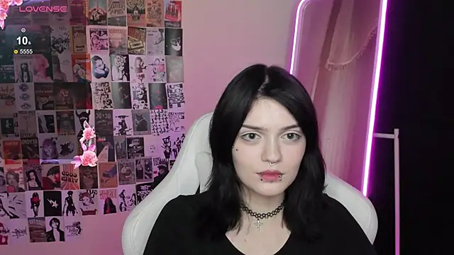 Snapshot of EmmaDarkk chatting on 14, 11, 2025 EmmaDarkk online show from 14, 11, 2025