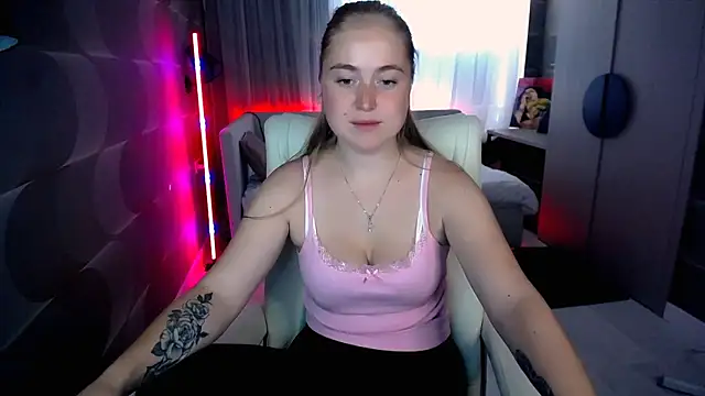 Snapshot of Kate_Moan chatting on 8, 7, 2026 Kate Moan online show from 8, 7, 2026