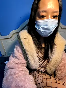 Snapshot of Lily-888 chatting on 17, 11, 2025 Lily-888 online show from 17, 11, 2025