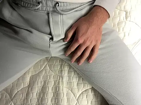 Snapshot of fra06_ chatting on 1, 12, 2025 fra06 online show from 1, 12, 2025