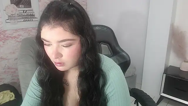 Snapshot of sarah_rouse_t_ chatting on 14, 11, 2025 sarah rouse t online show from 14, 11, 2025