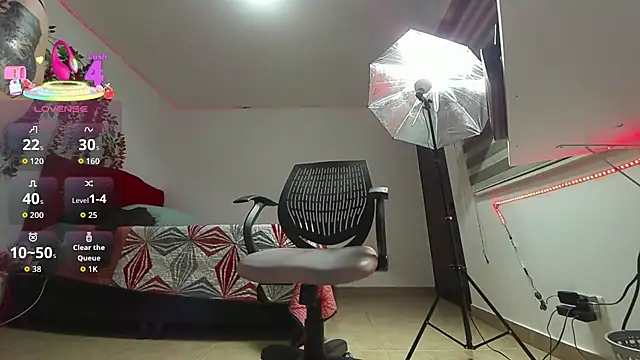 SaraBoots online show from 14, 11, 2025