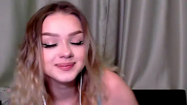 Snapshot of MissVelour chatting on 17, 11, 2025 MissVelour online show from 17, 11, 2025