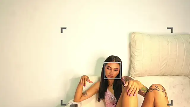 scarlethsaenz  online show from 12, 11, 2025