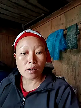 girl-hot2x online show from 14, 12, 2025