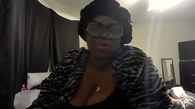Snapshot of ThickkMadamm chatting on 14, 11, 2025 ThickkMadamm online show from 14, 11, 2025
