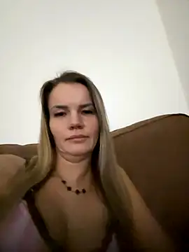 Cutebrowneyes  online show from 4, 12, 2025