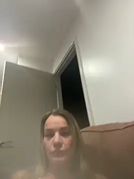 Cutebrowneyes  online show from 19, 12, 2025