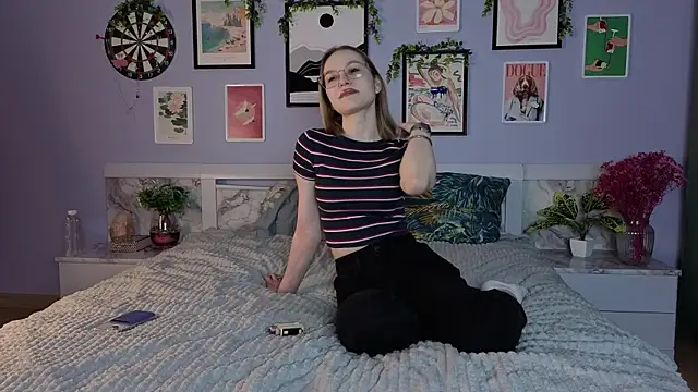 Snapshot of blossomguilt chatting on 13, 11, 2025 blossomguilt online show from 13, 11, 2025