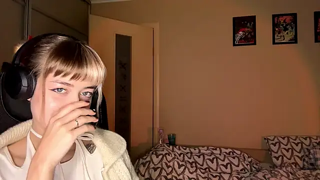 EmilySkyline online show from 15, 11, 2025