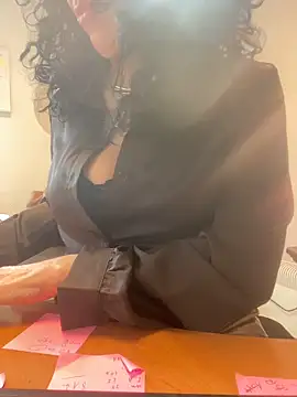 Deessenympho online show from 2, 2, 2026