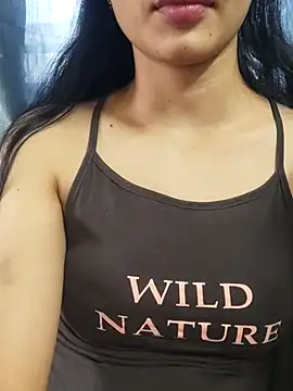 Snapshot of Desire_Lu chatting on 13, 11, 2025 Desire Lu online show from 13, 11, 2025