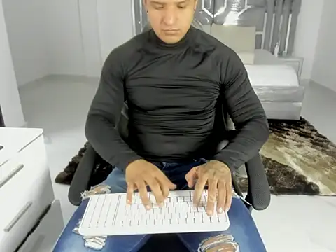 Snapshot of master_leather chatting on 19, 4, 2026 master leather online show from 19, 4, 2026