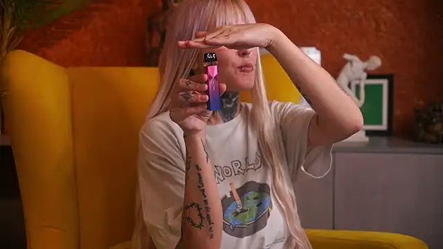 IsauraGarratt online show from 13, 11, 2025