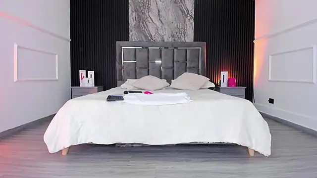 Laureenwells online show from 8, 4, 2026