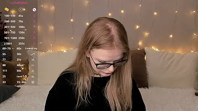 Snapshot of MicheleHonas chatting on 2, 2, 2026 MicheleHonas online show from 2, 2, 2026