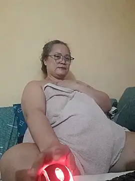 Snapshot of loriepinay46 chatting on 1, 8, 2026 loriepinay46 online show from 1, 8, 2026