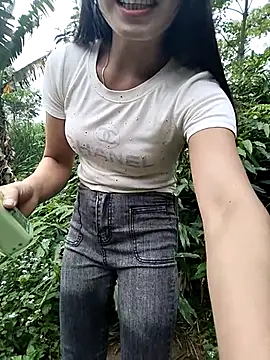 Snapshot of gugu0022 chatting on 5, 4, 2026 gugu0022 online show from 5, 4, 2026